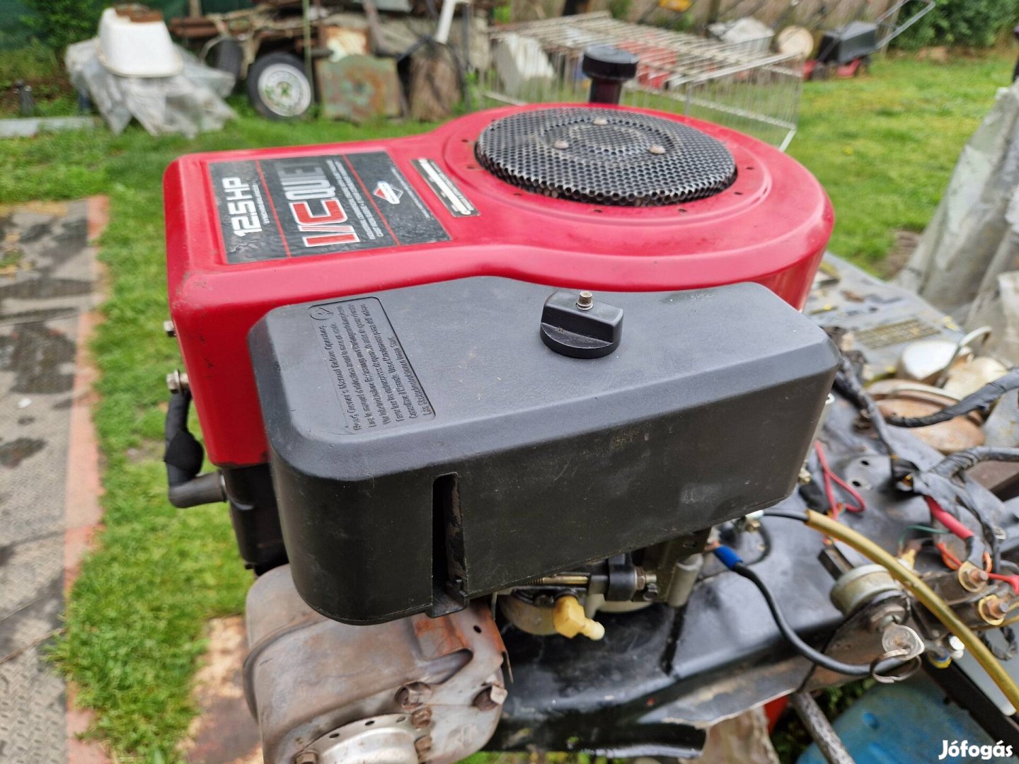 Függőben Briggs 12,5Le IC fűnyíró traktor motor.