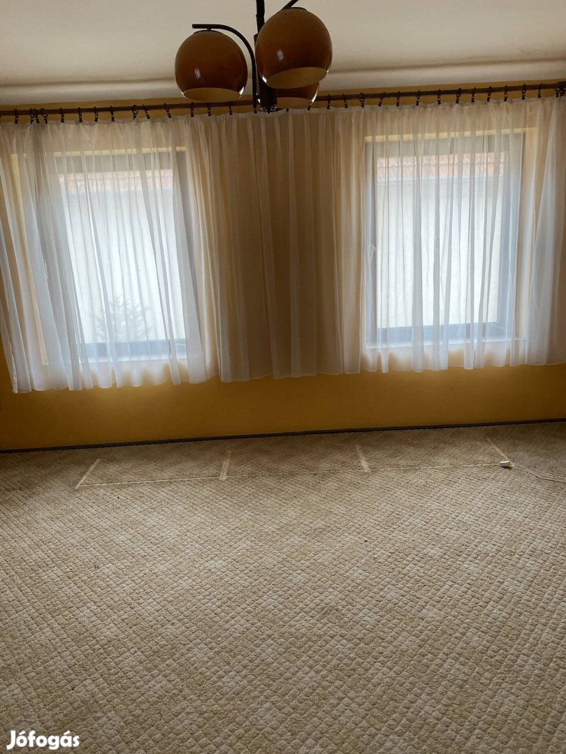 Függöny, tartóval együtt