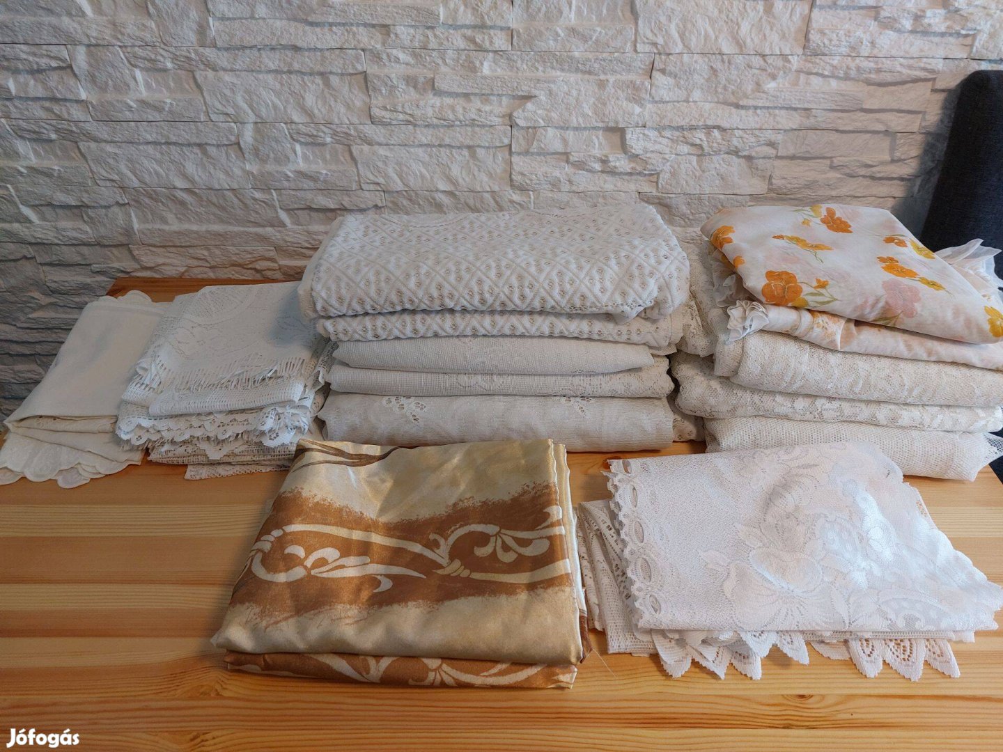 Függöny csomag. 28 db . világos, sötétítő. Olcsón eladó