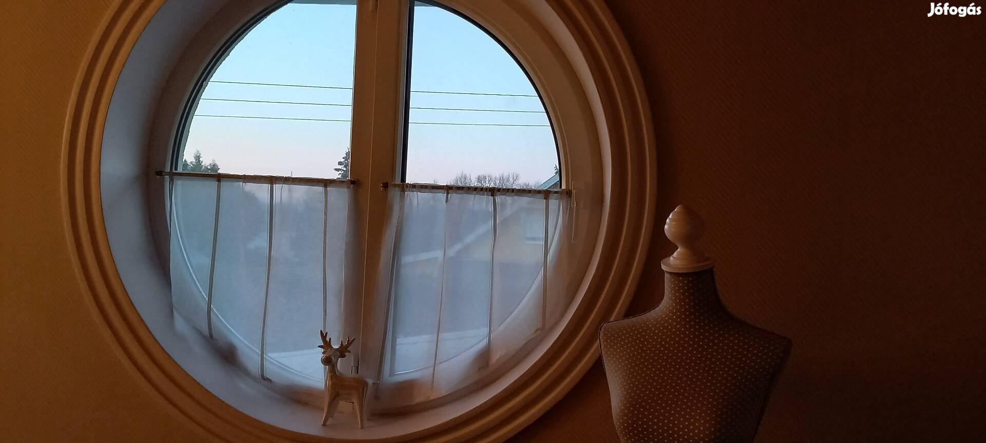 Függöny kerek ablakra 