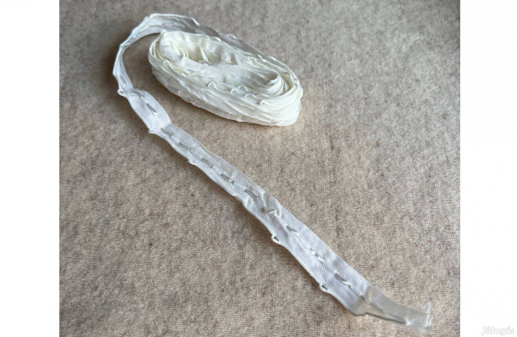 Függönybehúzó szalag