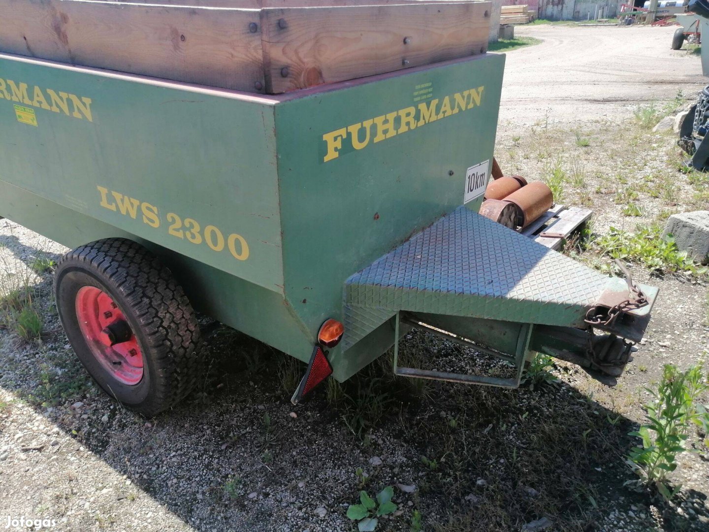 Fuhrmann 2300 literes szüretelőkocsi