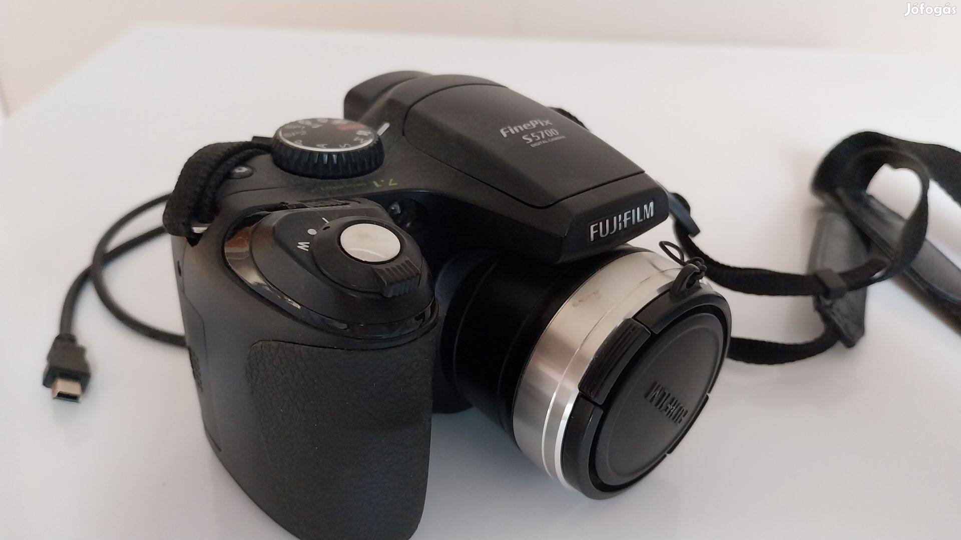 Fuji Finepix S5700