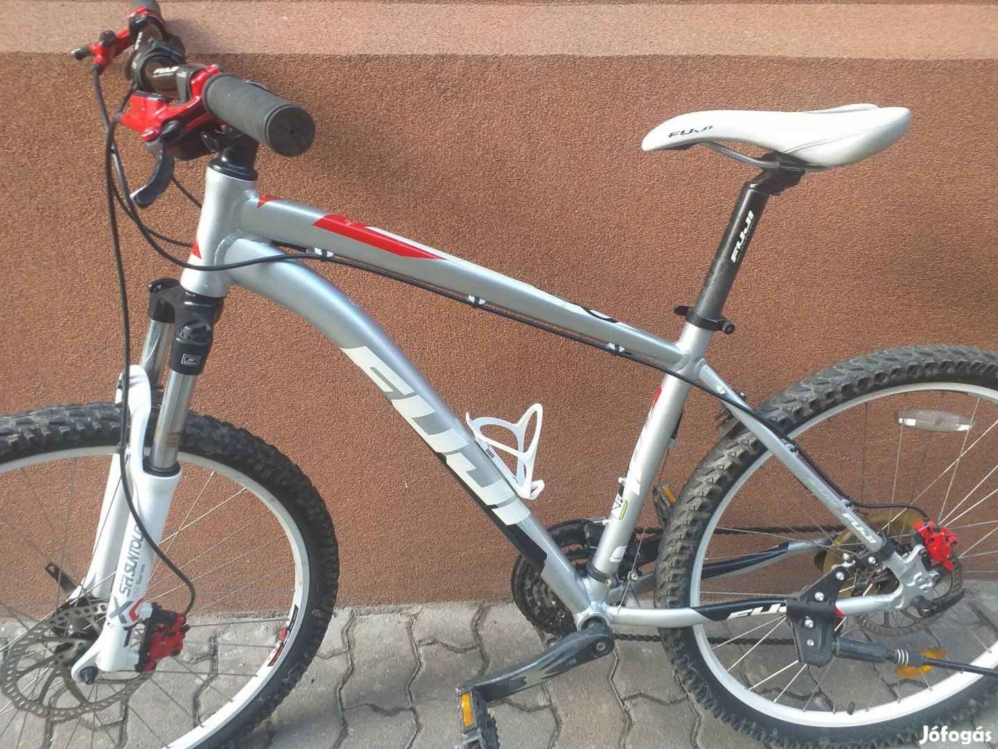 Fuji Nevada 3.0 hidraulikus tárcsafék alumínium vázas