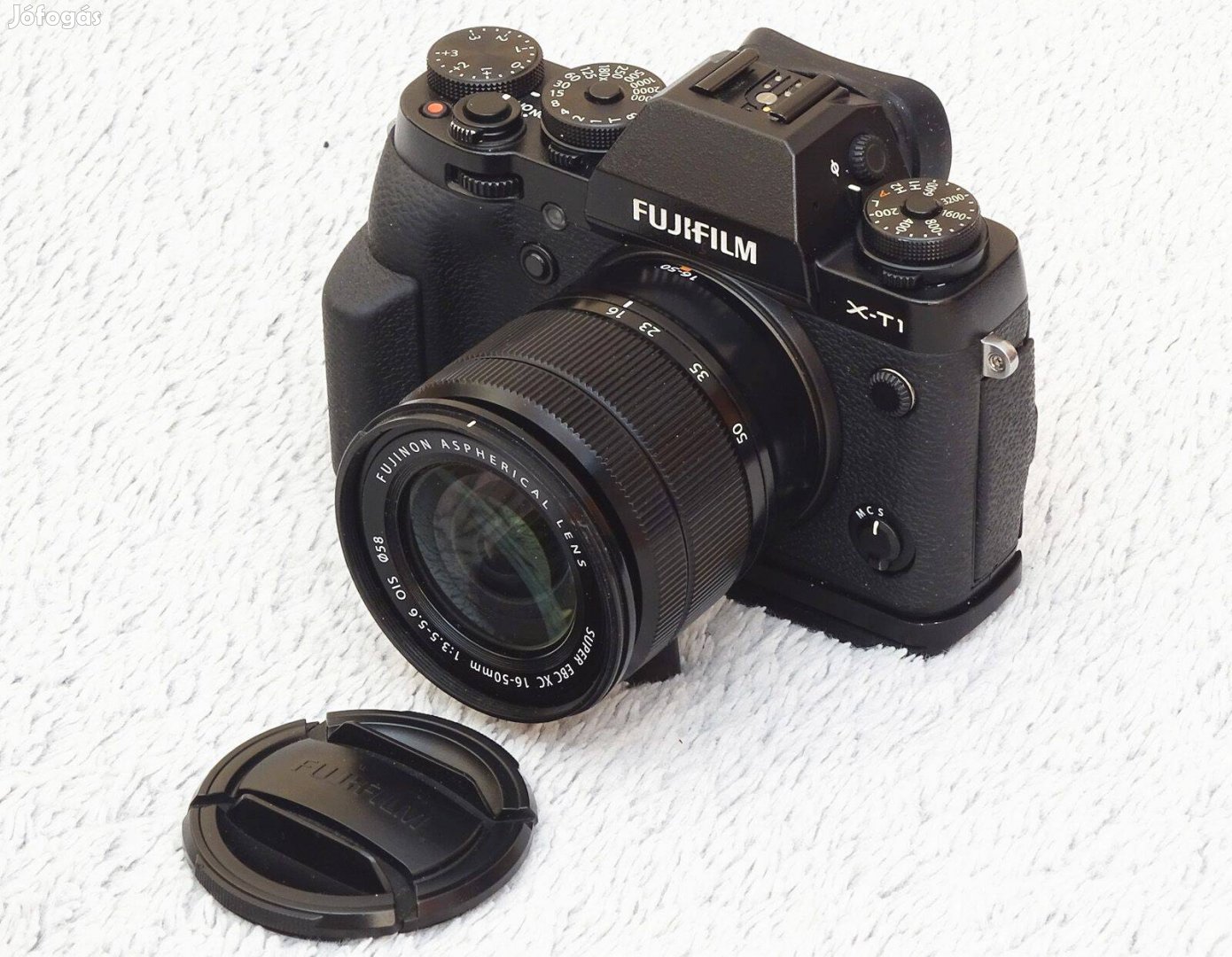 Fujifilm X-T1 + objektív, markolat, vaku és pótakkuk!