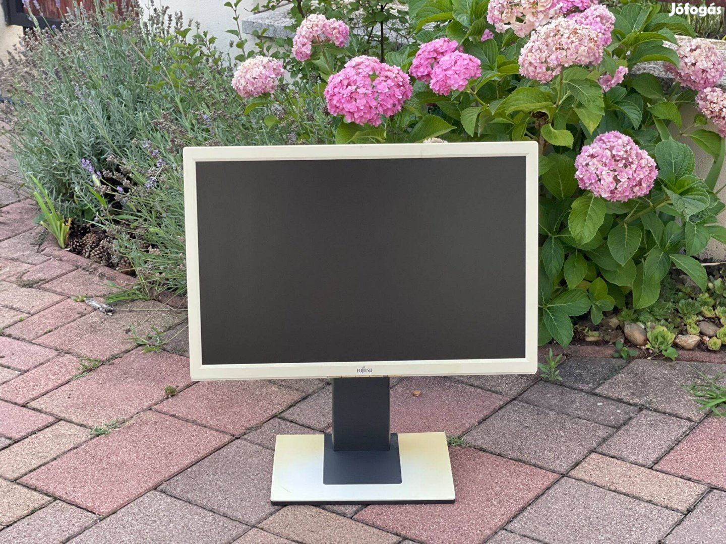 Fujitsu B22W-ECO5 22 Tojásfehér színű monitor