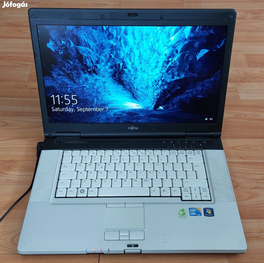 Fujitsu E780 üzleti laptop