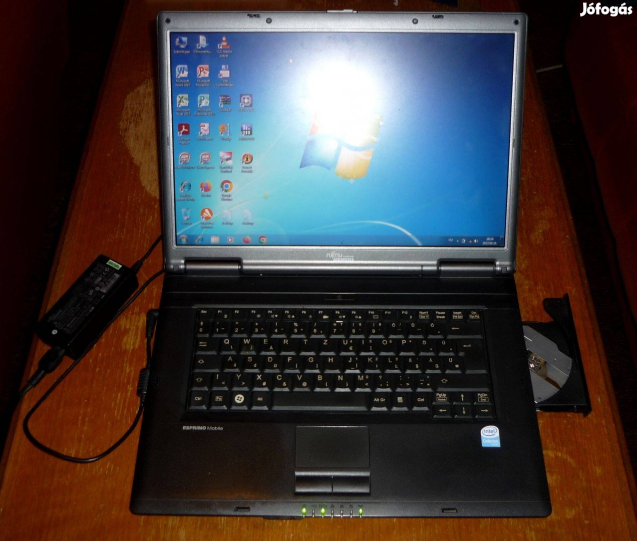 Fujitsu Esprimo Mobile V5535 (M570-1GB-160GB) újszerű és jól működik