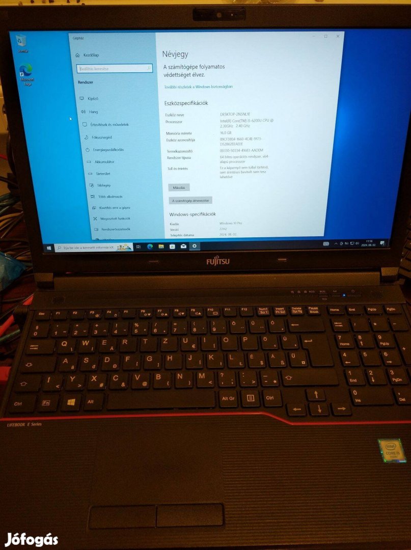 Fujitsu Lifebook E556 HUN laptop + Windows 10 licensz