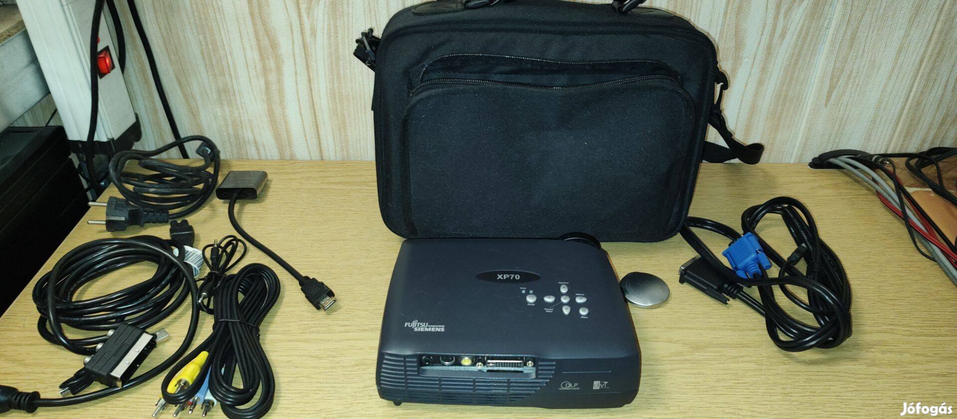Fujitsu Siemens XP70 kis méretű projektor, tartozékokkal, táskával