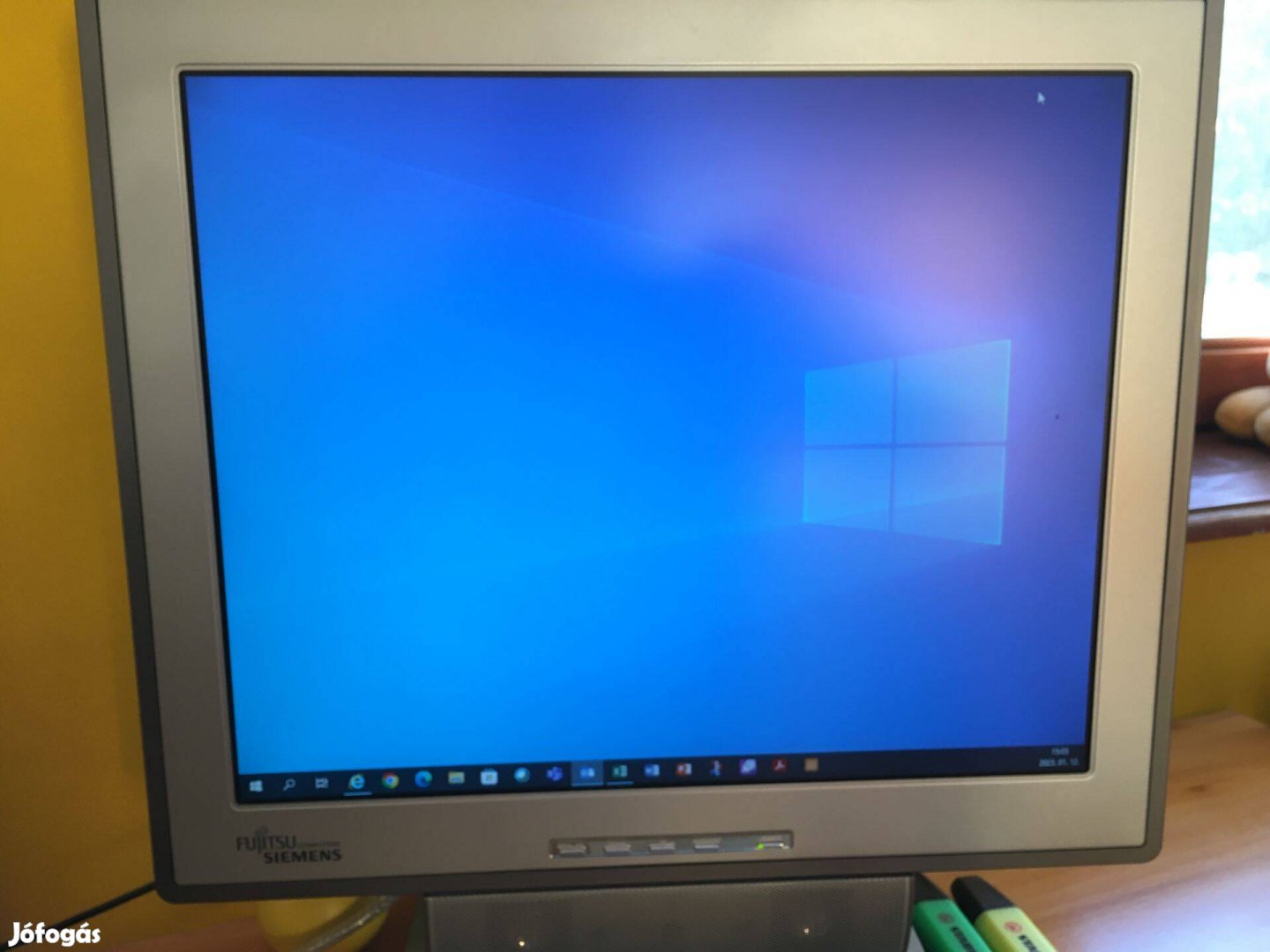 Fujitsu Simens 17" LCD monitor