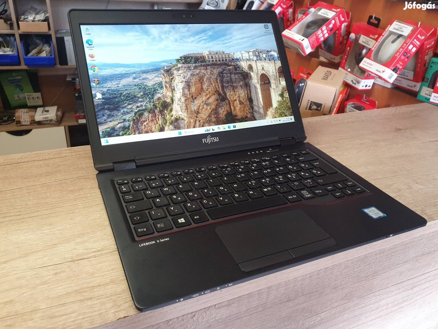 Fujitsu U727 7th Gen 16Gb Ram Fullhd IPS Laptop Garanciával