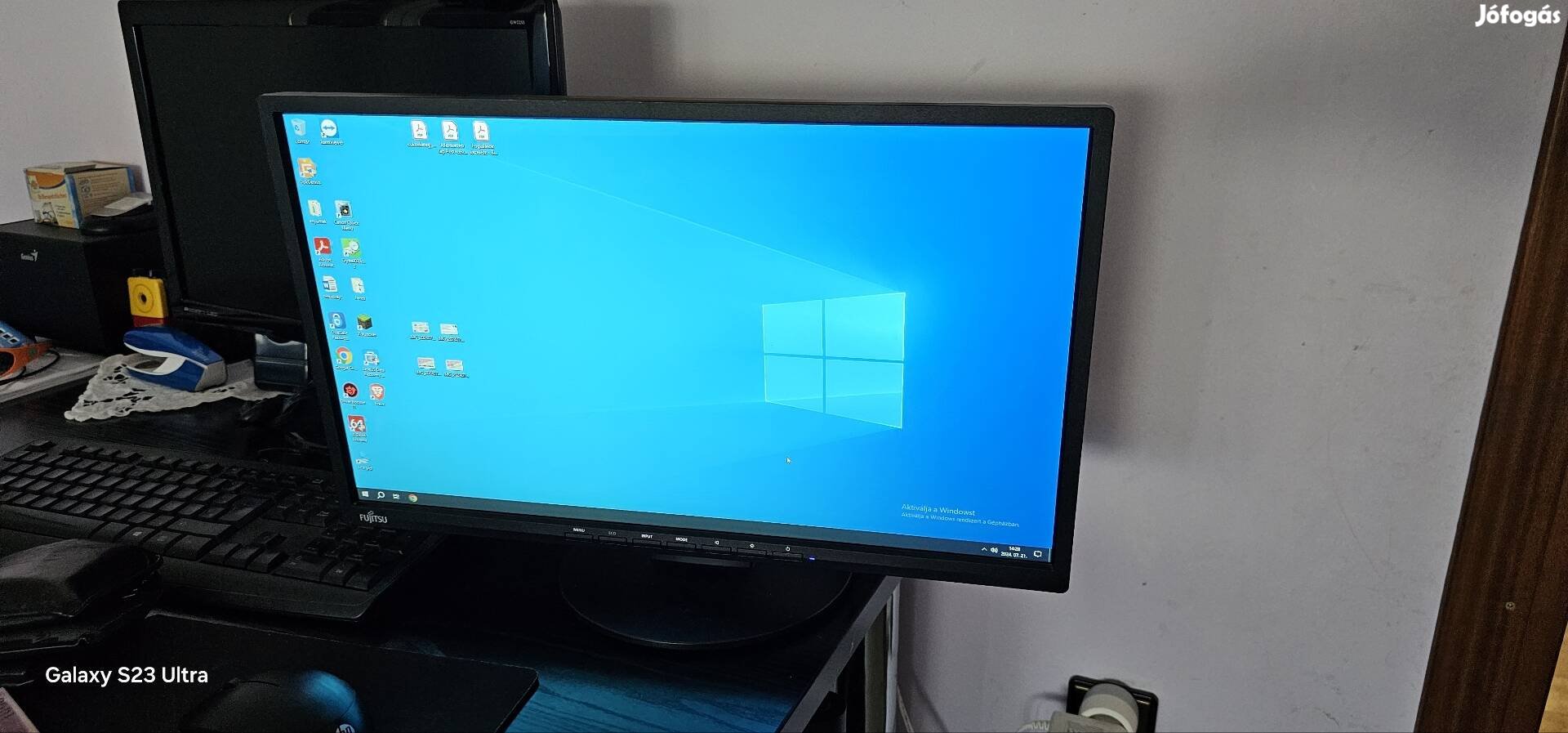 Fujitsu e22-8ts pro monitor elado