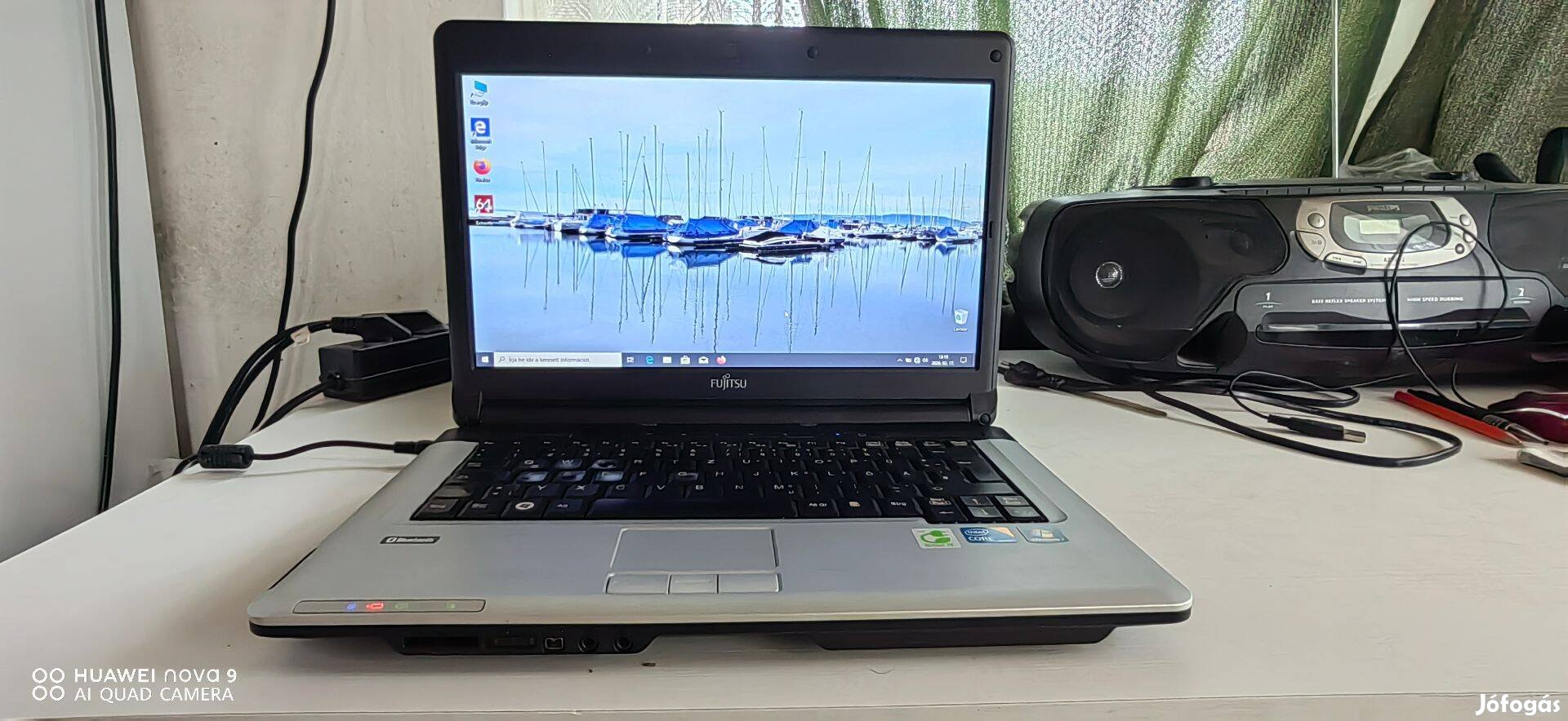 Fujitsu i5-560M,4gb DDR3,320gb,több órás akku!