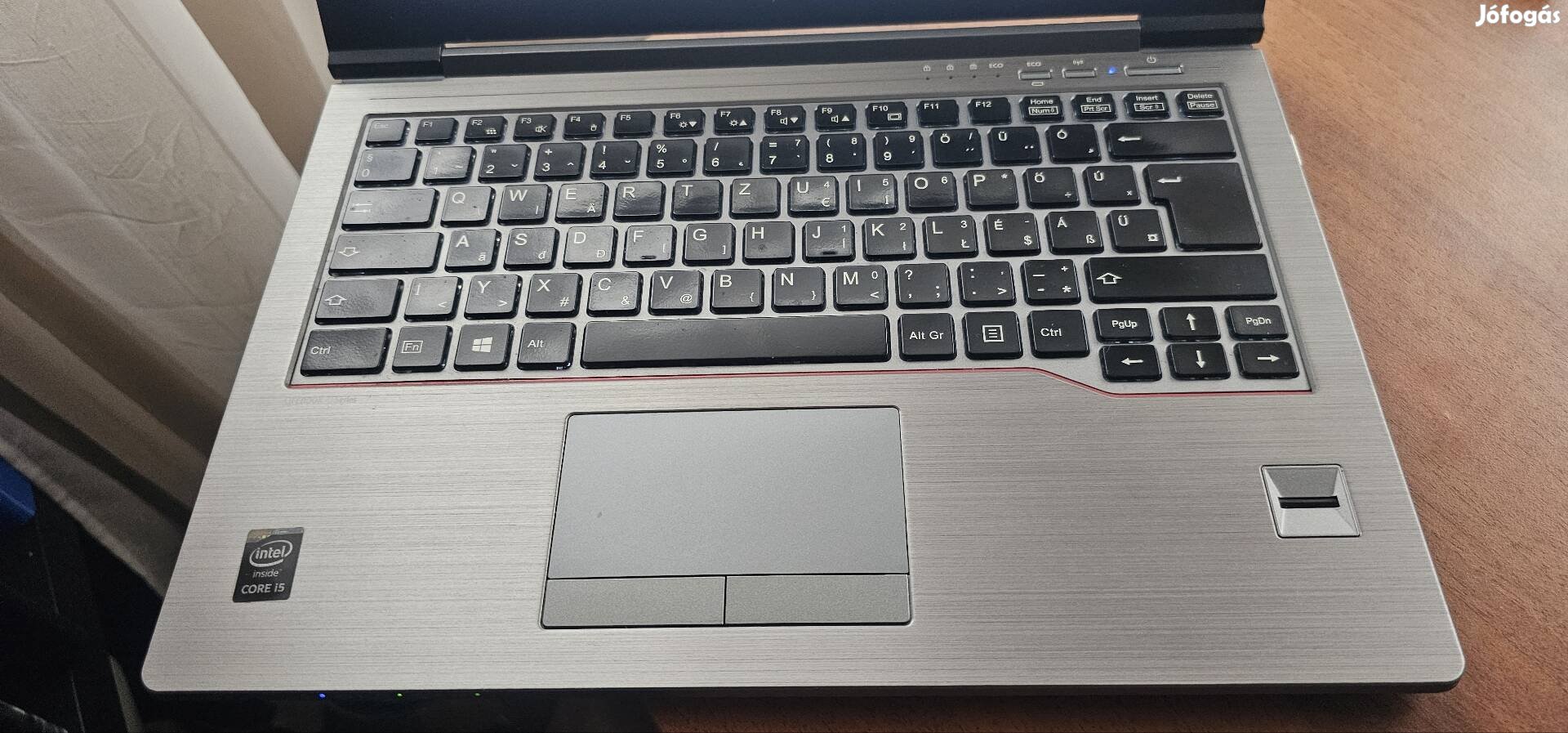 Fujitsu ultrabook 2órás akkuval eladó