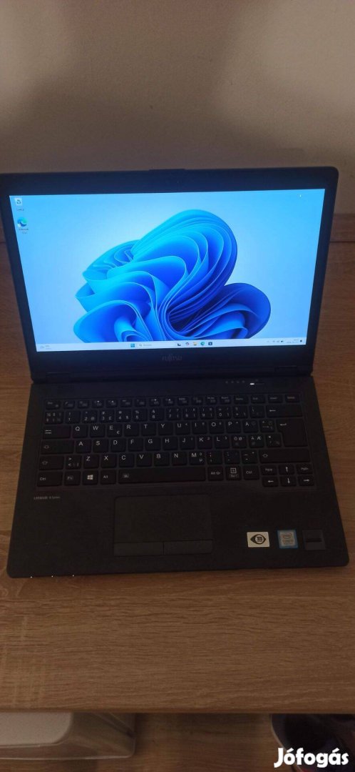 Fujitsu üzleti laptop Intel i5/8GB/256GB