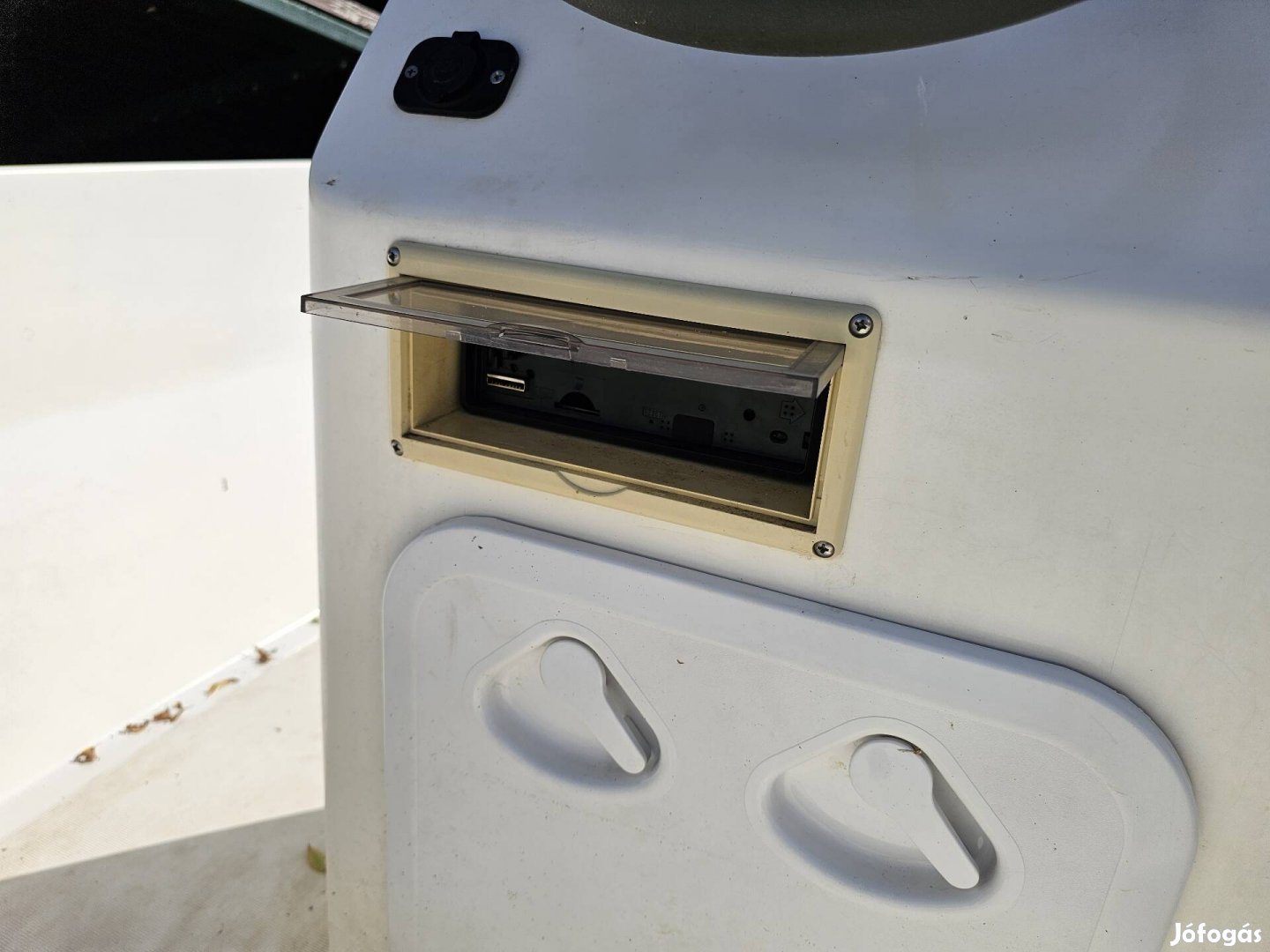 Füke 490 elektromos hajó eladó. 
