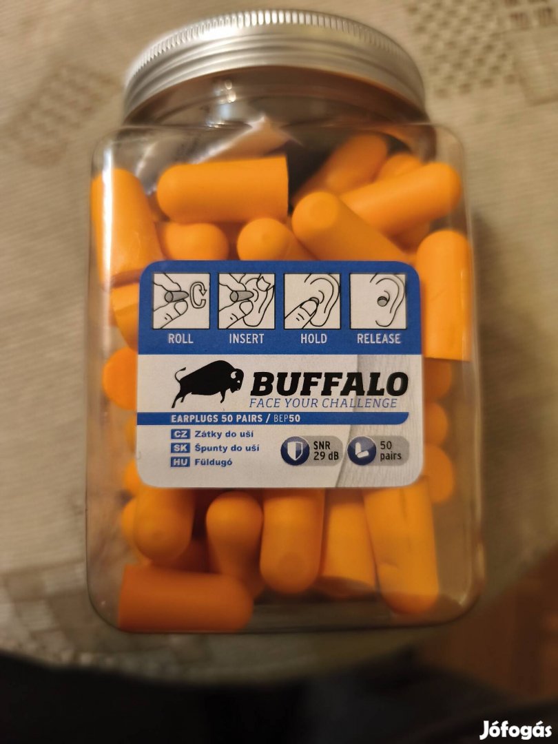 Füldugó dobozban