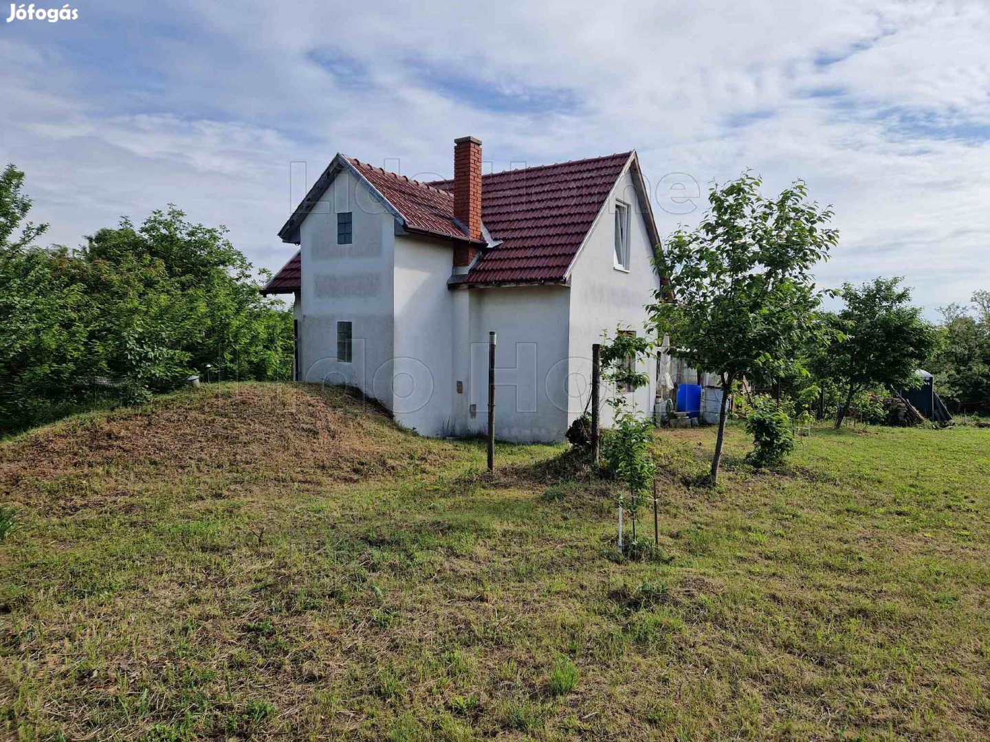 Füle és Balatonfőkajár közt eladó hétvégi házas ingatlan.