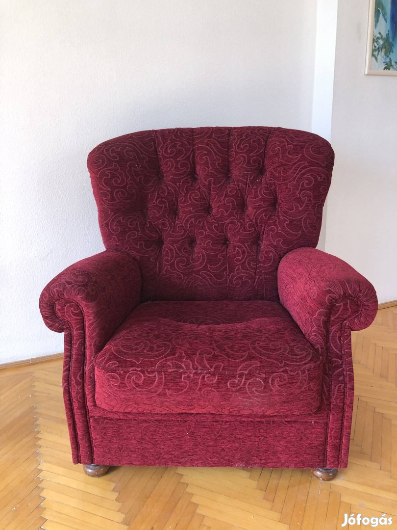 Füles fotel újkárpittal