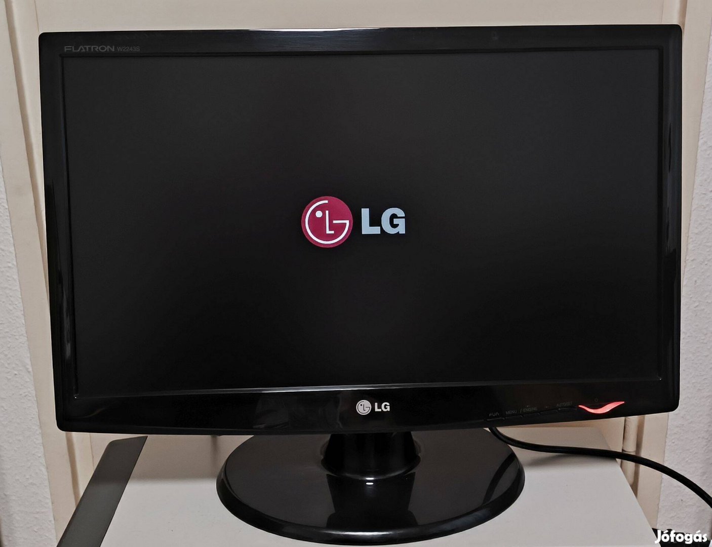 Full HD LG 2243S monitor