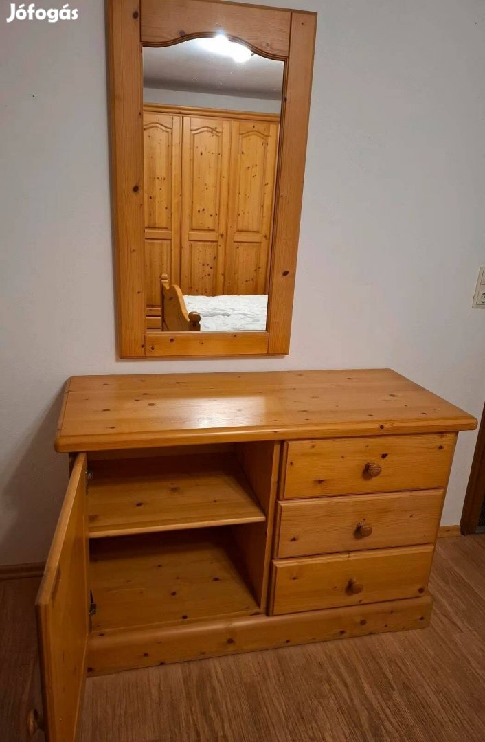 Full fenyő hálószoba szett, nagyon szép állapotban eladó.