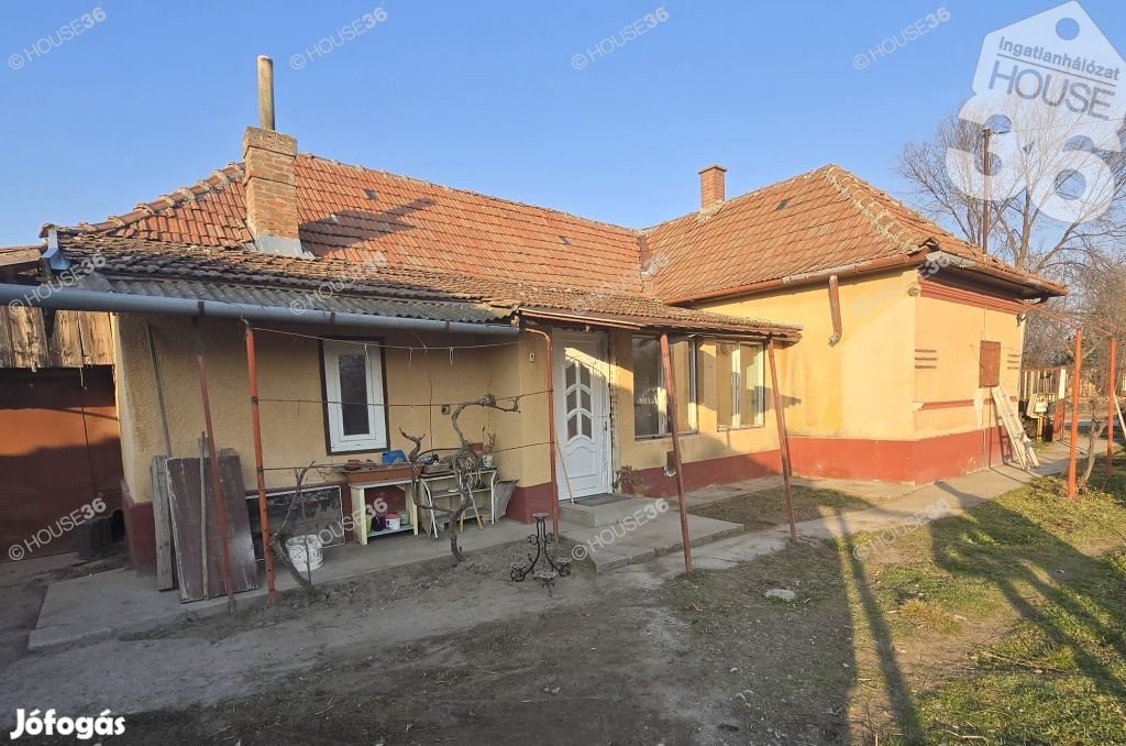 Fülöpszállás csendes utcájában részben felújított családi ház eladó!