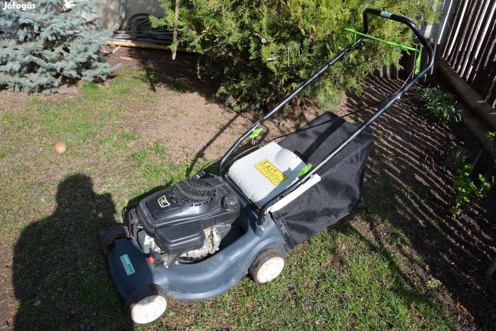 Fűnyíró, benzin, négyütemű, forgókéses, keveset használt