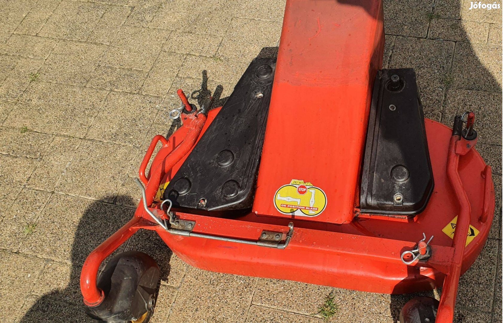 Fűnyíró asztal eladó!