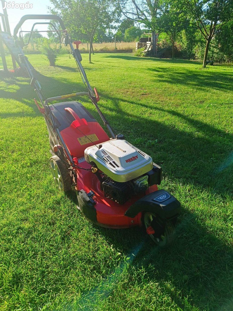 Fűnyíró benzin motoros Hecht 5533 SW háromkerekű