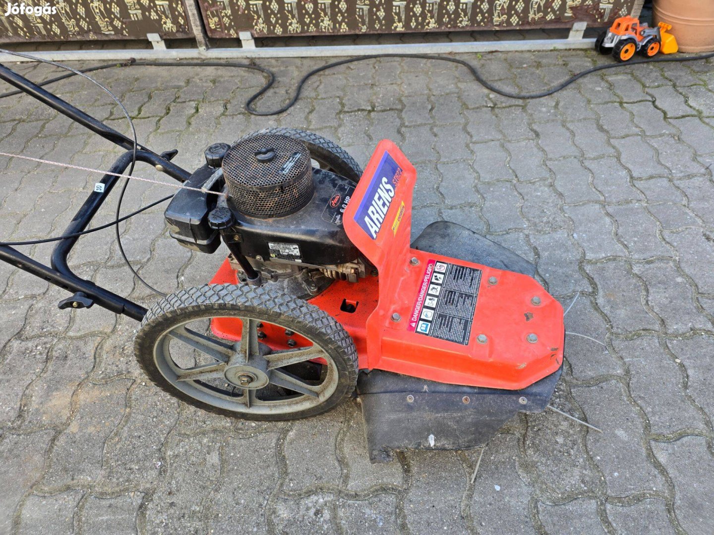 Fűnyíró eladó damilos