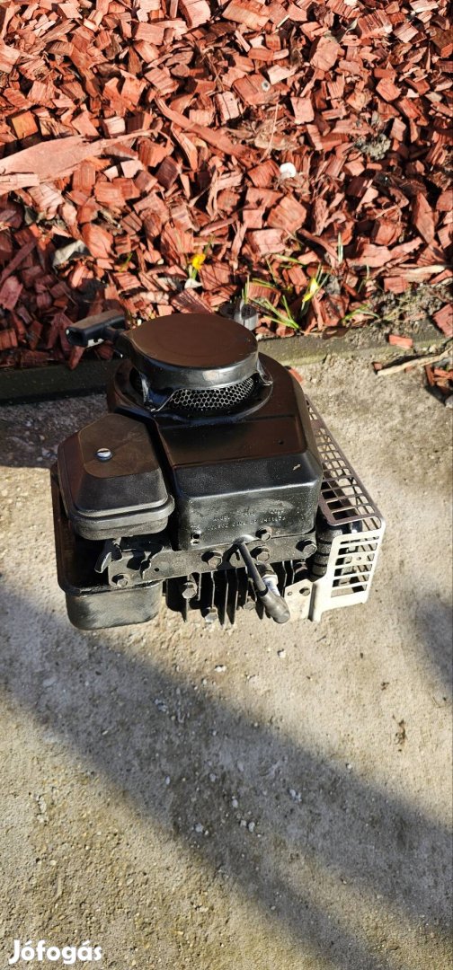 Fűnyíró motor Briggs 3,5 LE 22x50 tengelyes hibátlan