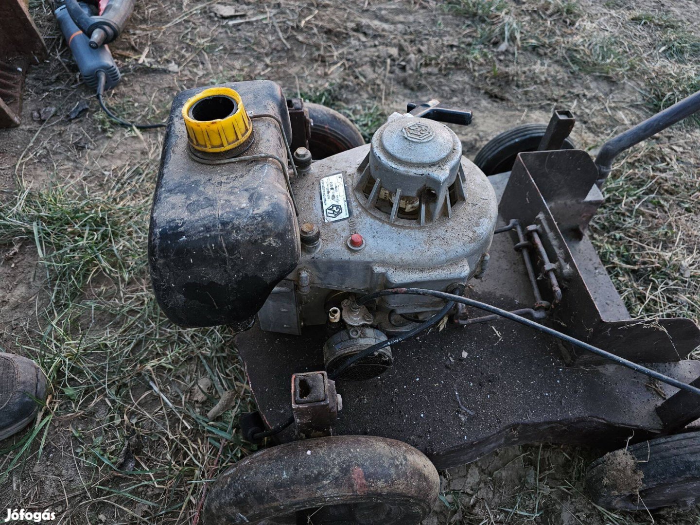 Fünyiro régi öreg kismotor és gépgyár retro