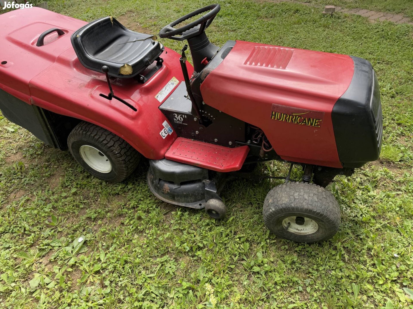 Fűnyíró traktor 12LE briggs stration fűnyírótraktor