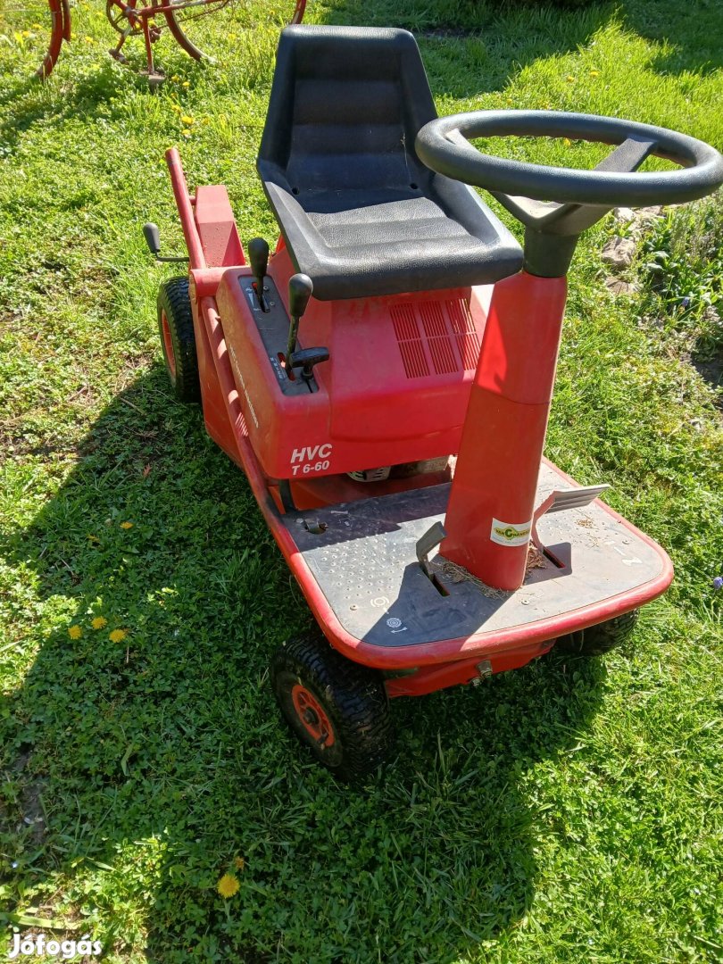 Fűnyíró traktor