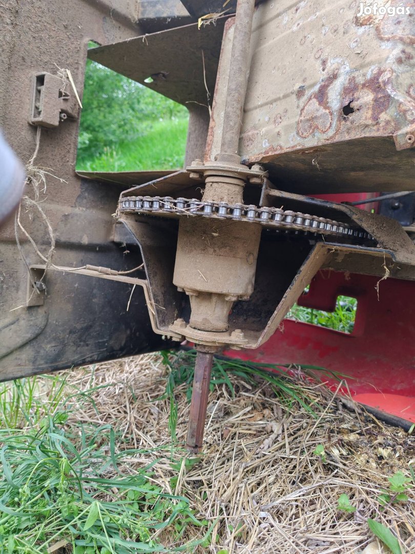 Fűnyíró traktor alváz hátsó tengellyel váltóval 