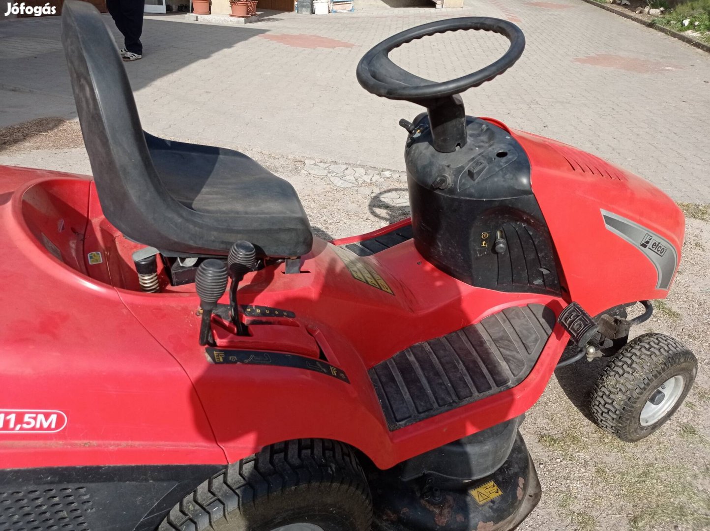 Fűnyíró traktor eladó 