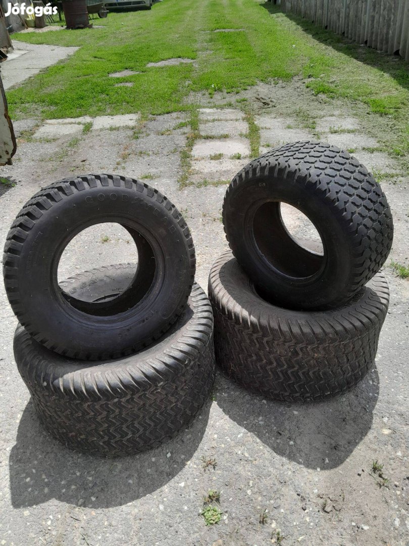 Fűnyíró traktor gumigarnitúra jó állapotban eladó