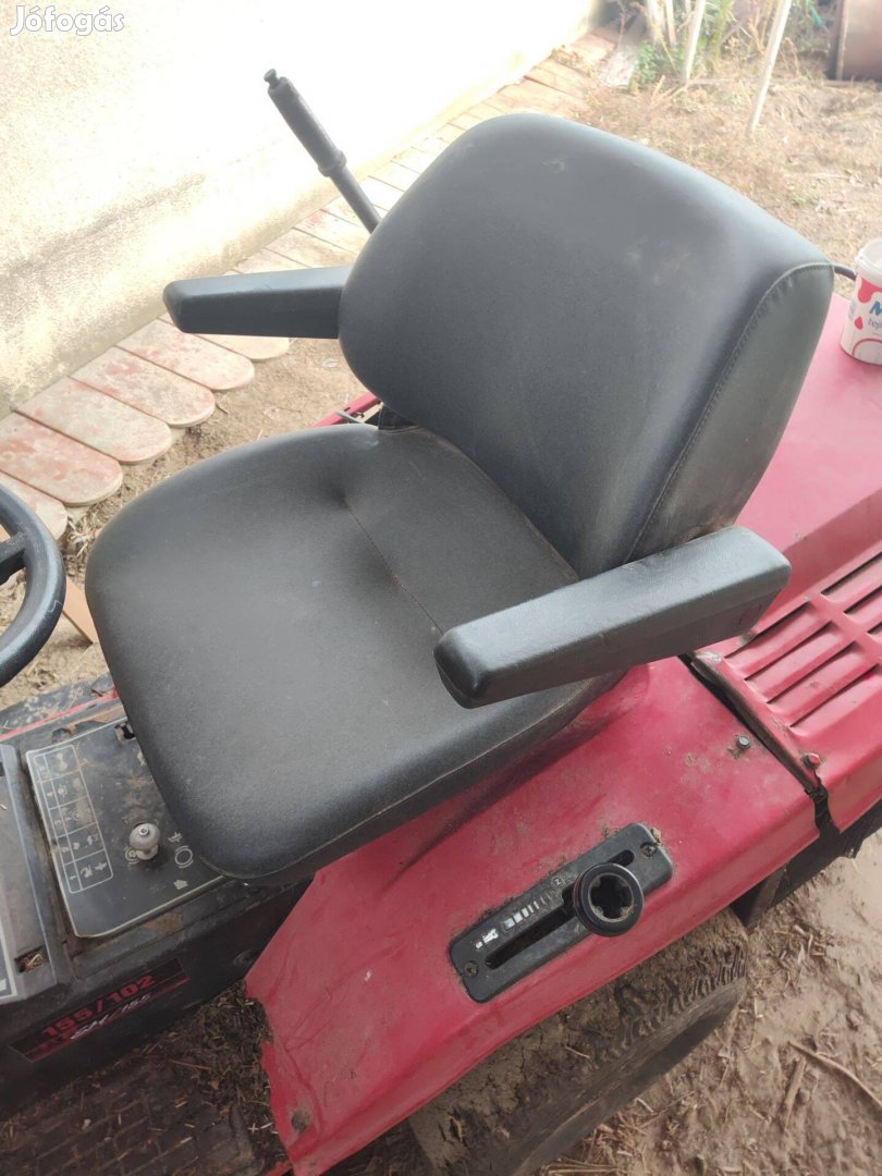 Fűnyiró traktor ülés vizálló ülés