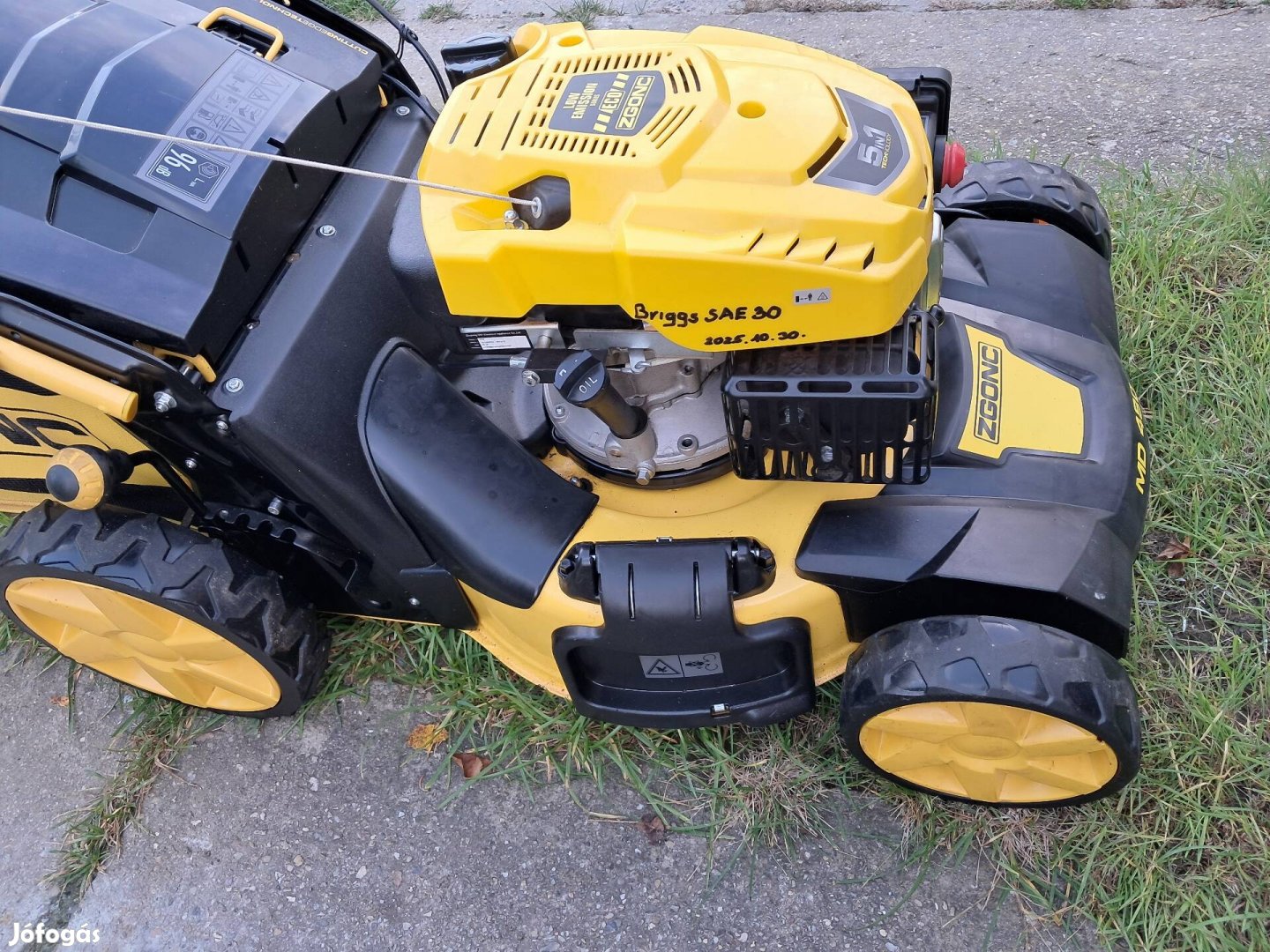 Fűnyíró újszerű