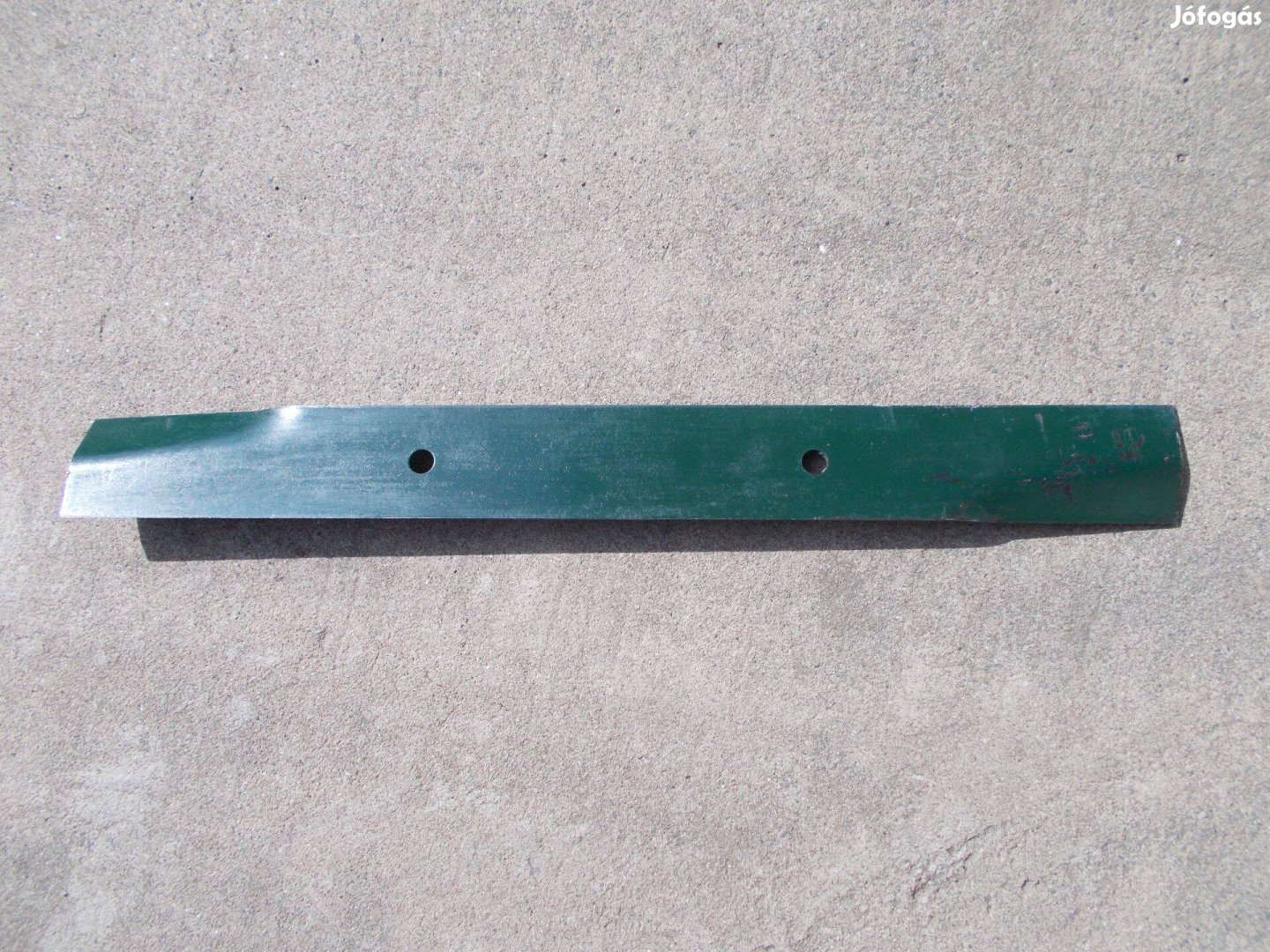 Fűnyírókés 370x40x2,0 mm-es, 2-furatú, hazai