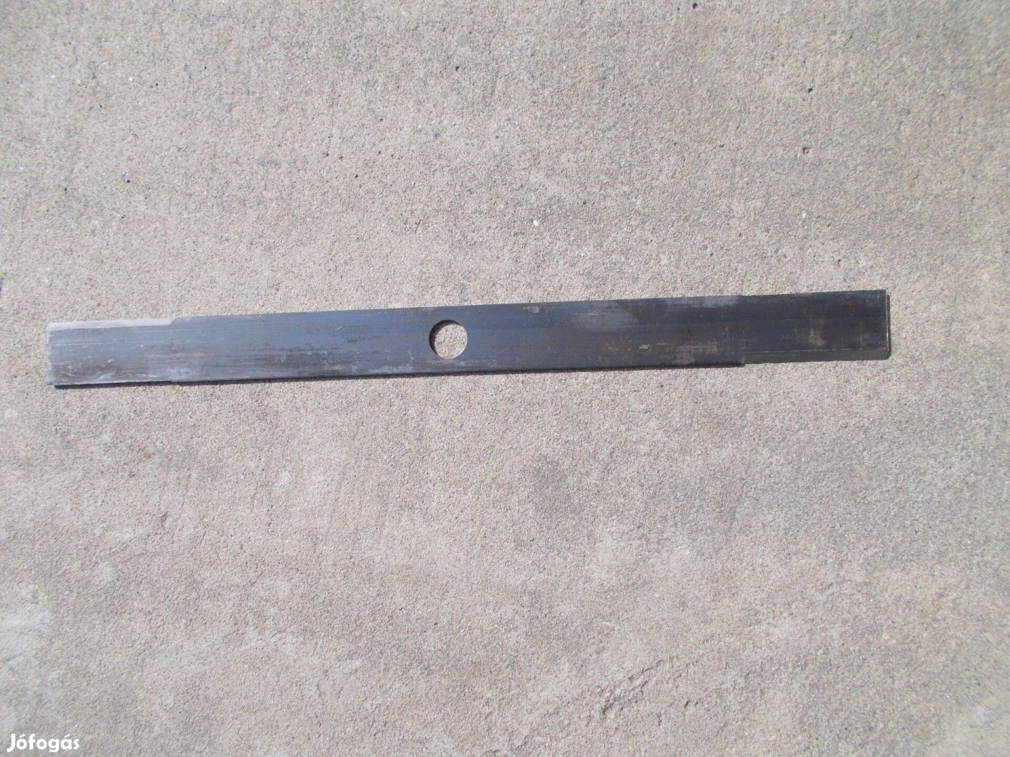 Fűnyírókés 380x30x2,0 mm-es hazai,