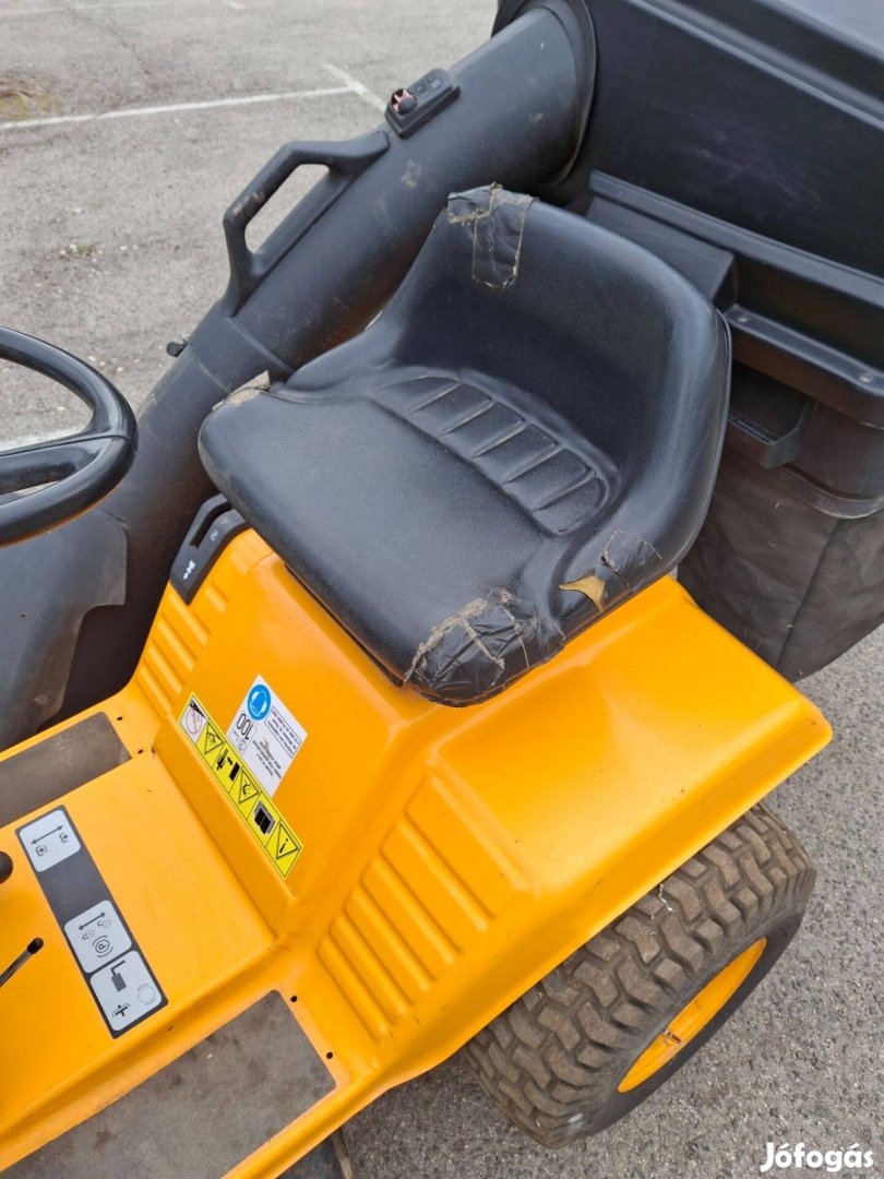 Fűnyírótraktor