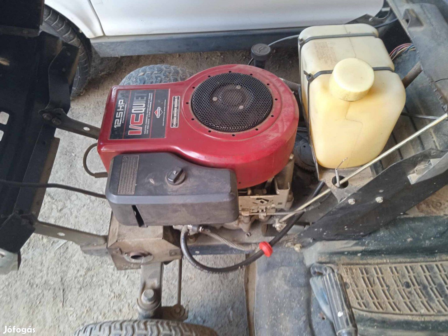 Fűnyírótraktor Bolens Briggs 12.5 lóerős motorral eladó