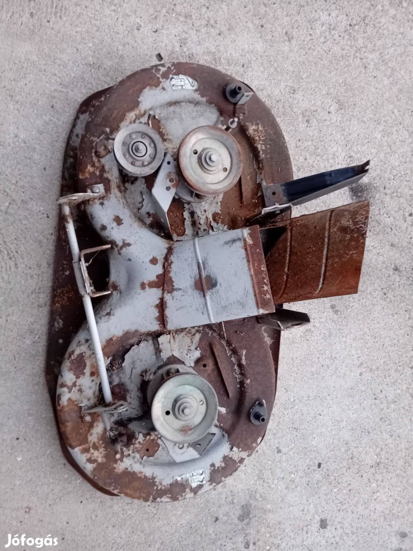 Fűnyírótraktor Kaszaház Fűnyíró traktor