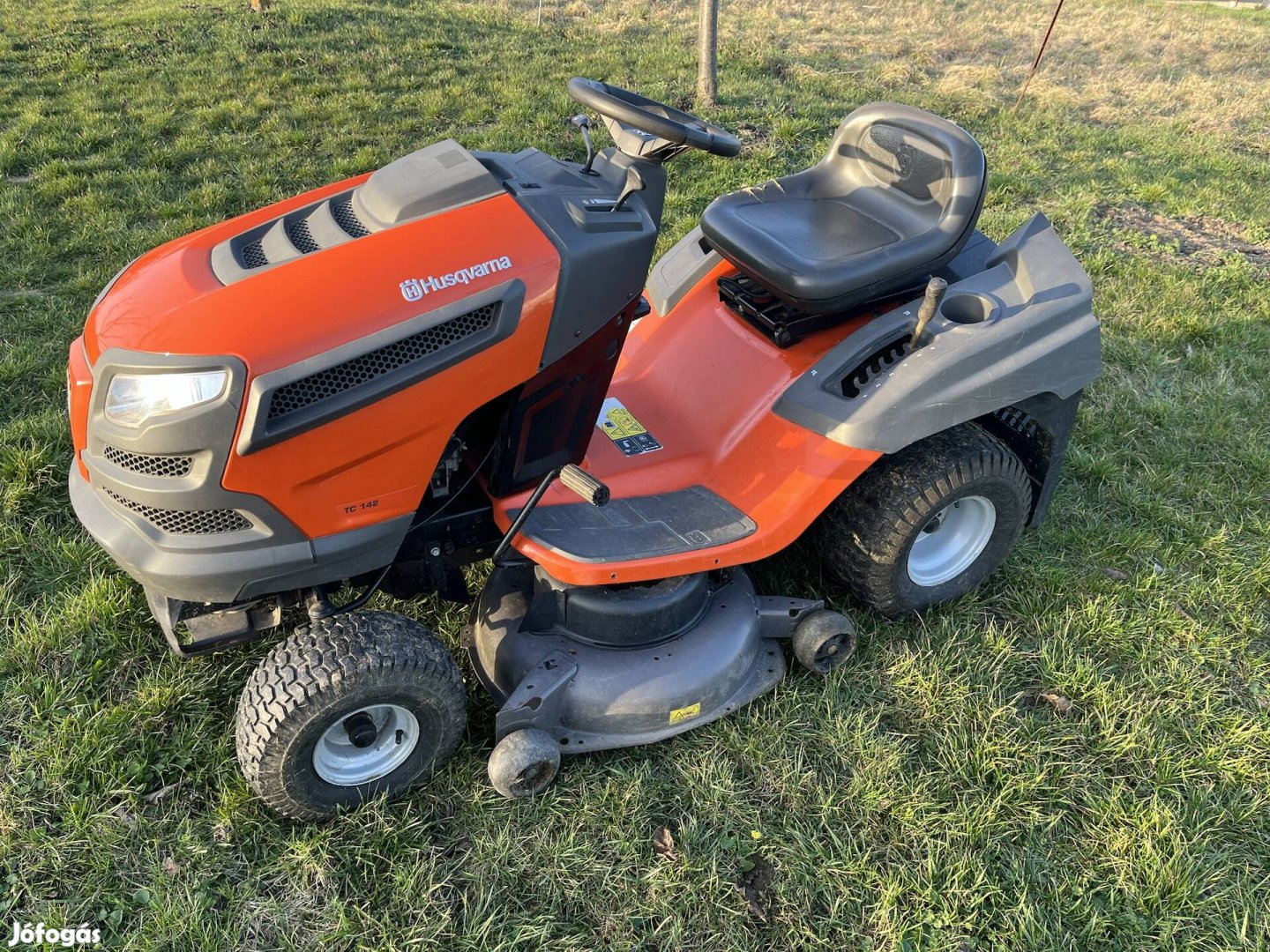 Fűnyírótraktor eladó