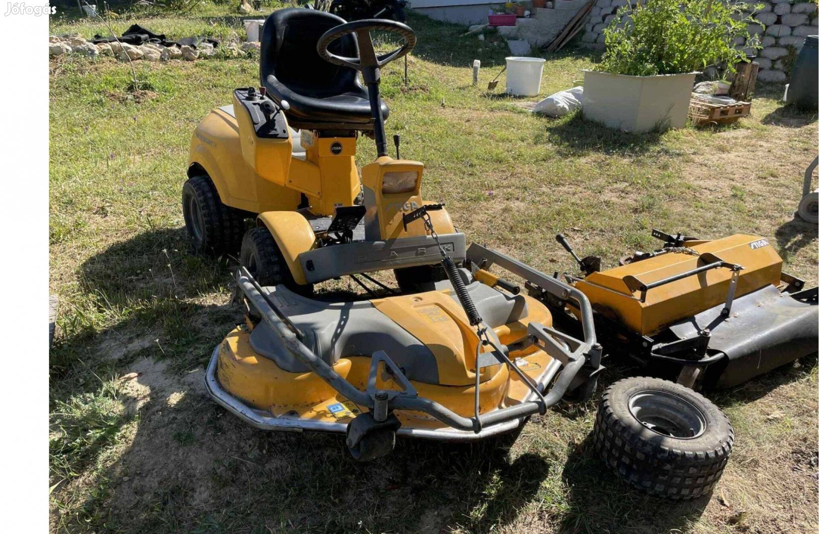 Fűnyírótraktor frontkaszás 3 késes