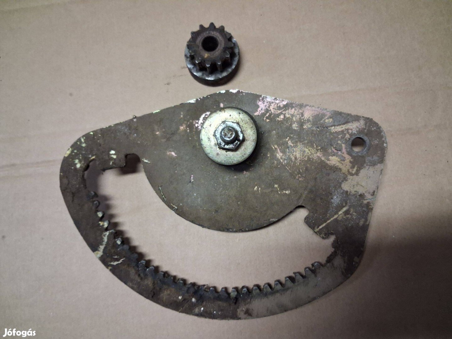 Fűnyírótraktor kormánymű1 Fünyíró traktor