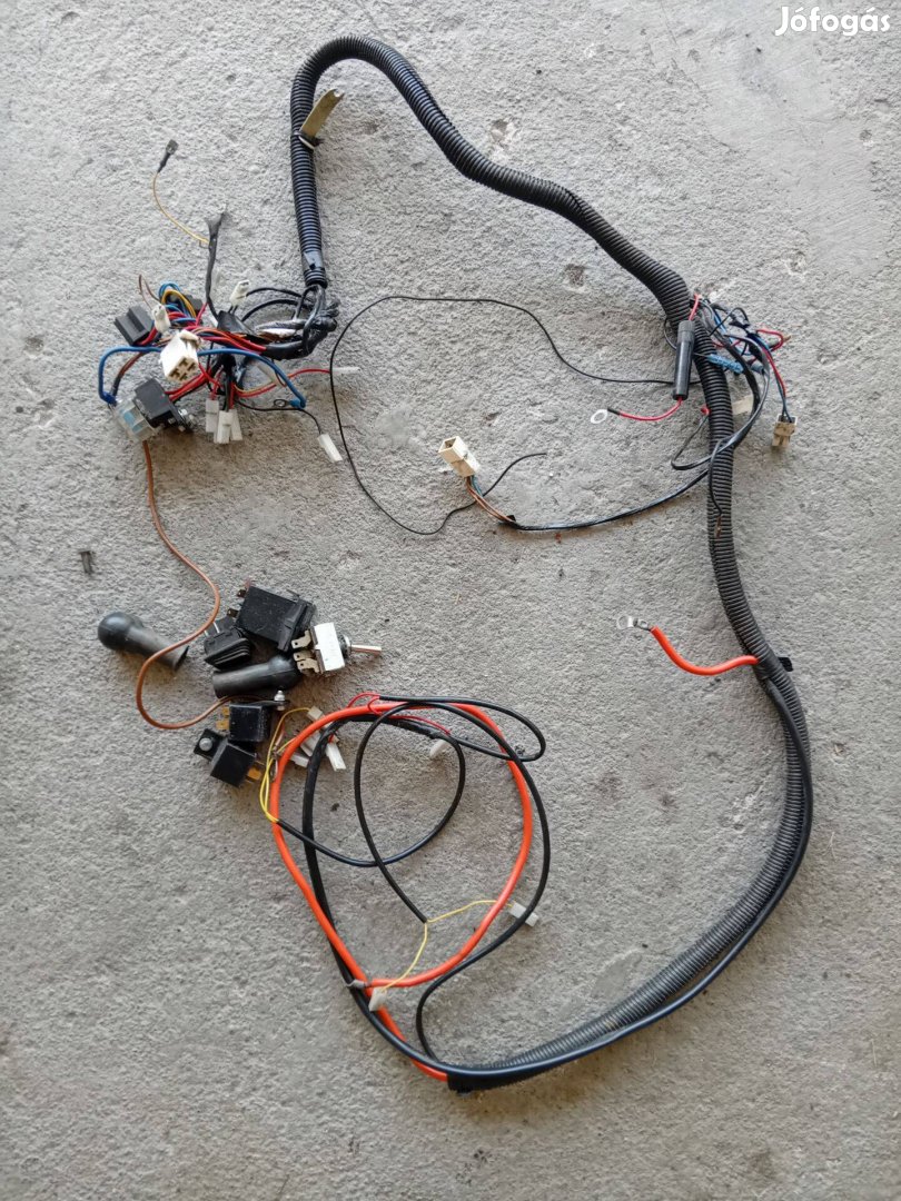 Fűnyírótraktor vezetékköteg 3 Fűnyíró traktor