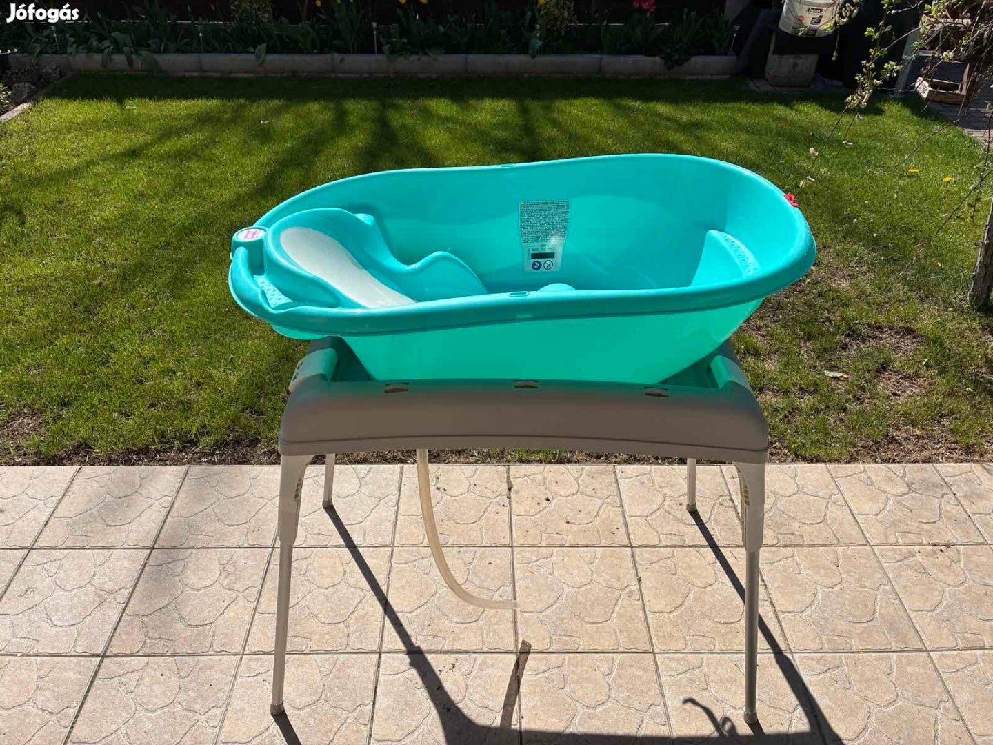 Fürdető kád álvánnyal